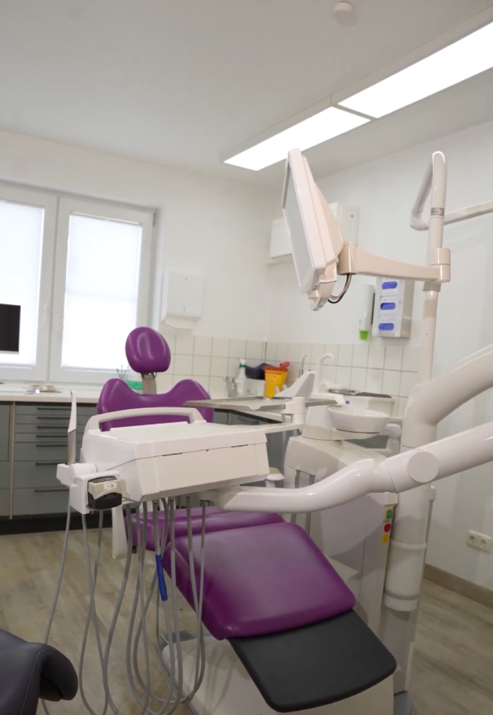 Modernes Behandlungszimmer in der Zahngesundheit Fuldatal
